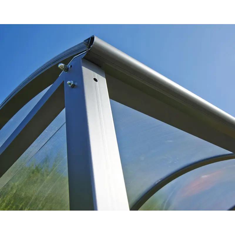 Eckdetail des 80x80 mm Stahlpfostens mit integrierter Aluminium-Regenrinne und Verschraubung der Vierkantrohr-Überdachung.