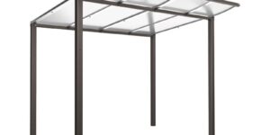 Modulare Fahrradüberdachung Modulo mit 8 mm Sicherheitsglas-Seitenwänden und gewölbtem Polycarbonatdach auf einem Betriebsgelände.
