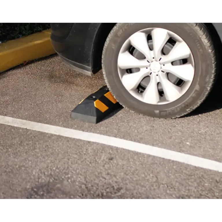 Parkplatzschwellen aus Gummi – Produktansicht 1