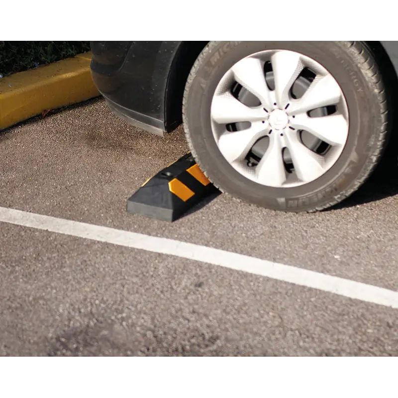 Parkplatzschwellen aus Gummi – Produktansicht 1
