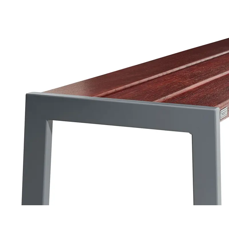 Detailansicht der Hockerbank Silaos mit flächenbündigem Stahlrahmen und dunkel lasierten Holzleisten.